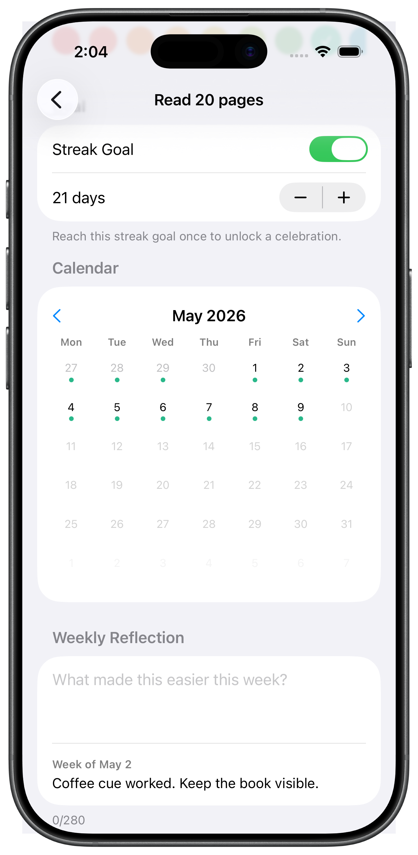 Habit detail screen showing a streak goal, calendar, and weekly reflection.